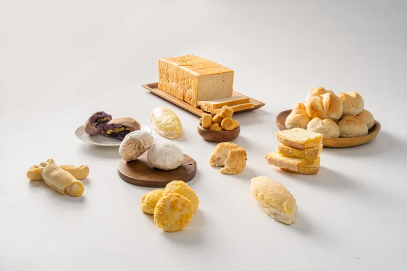 The LA Bakeshop range spread across white, the loaf raised at the centre.